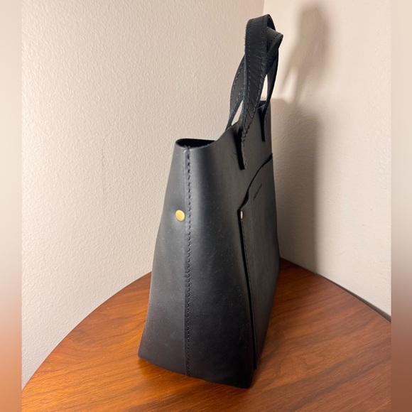 Portland Leather Medium Tote Bag in Full Grain Black Leather - Picture 9 of 12